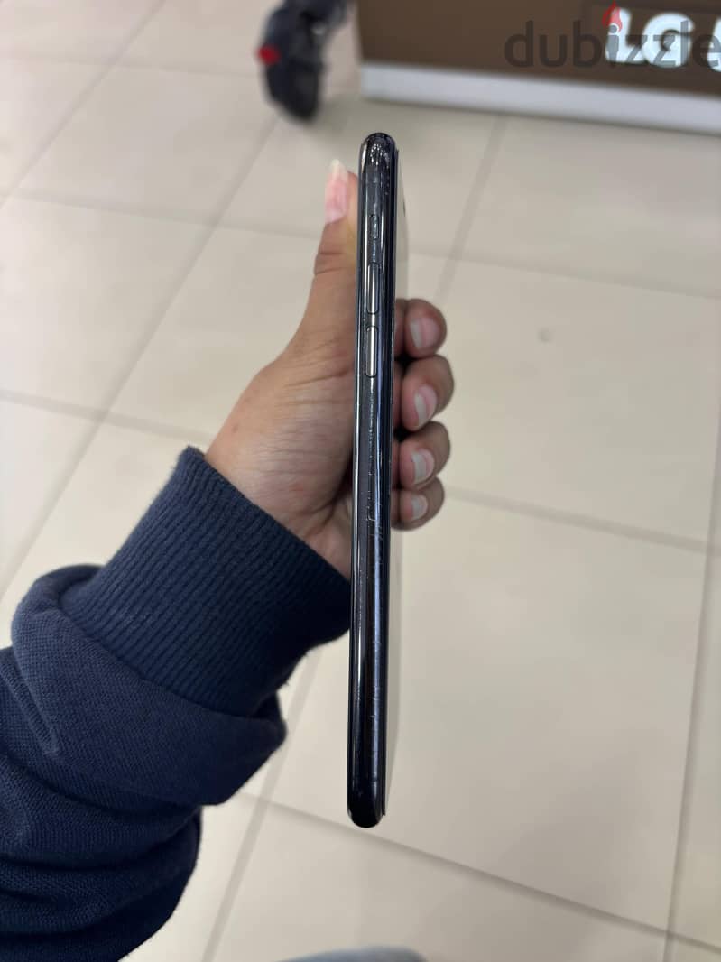 Apple - iPhone 11 Pro Max 3