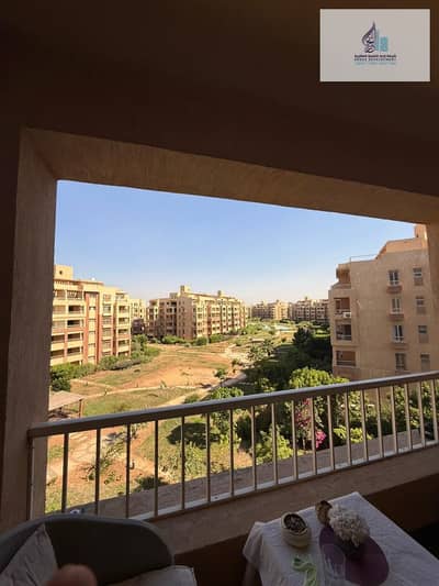 شقه 200 م للبيع  فيو مفتوح مباشر على الجاردن وحمام السباحة  تشطيبات عالية الجودة بداخل كومباوند جاردن هيلز مدينة 6 أكتوبر