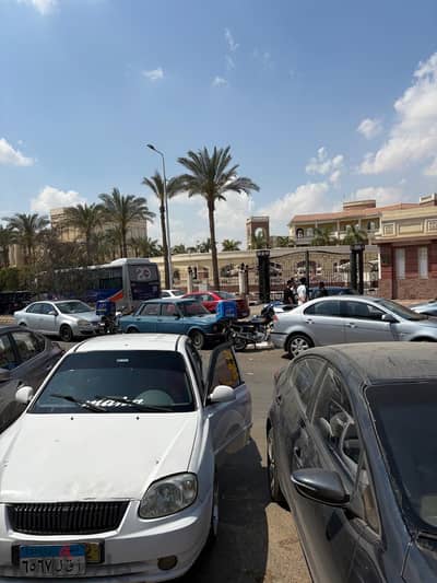 مطعم وكافيه مفروش بموقع ممتاز امام الجامعه البريطانيه