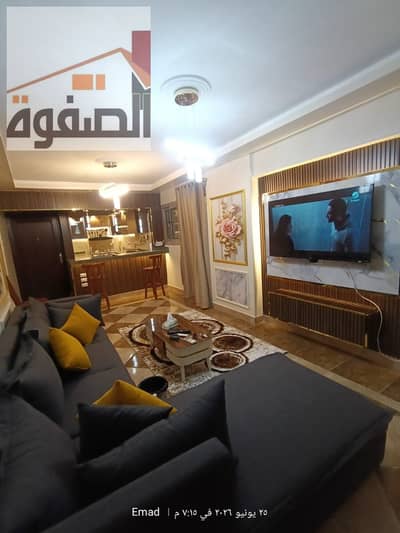 للايجار شقة مفروشة اول سكن مكيفة بالكامل غرفتين ورسيبشن وحمام ومطبخ عمارات الاوقاف الجديدة عرب المعادى