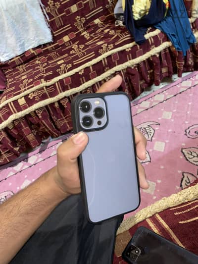 آبل - آيفون 13 برو ماكس هبيعو علي كده