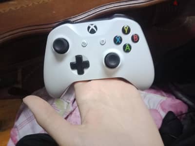 للبيع Xbox One S سعة 1TB بحالة ممتازة