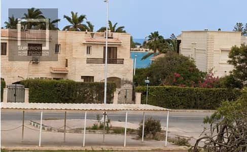 خطوات من البحيرة الرملية | فيلا للبيع بمساحة أرض 700 م² - اميز لوكيشن في قلب مارينا 4