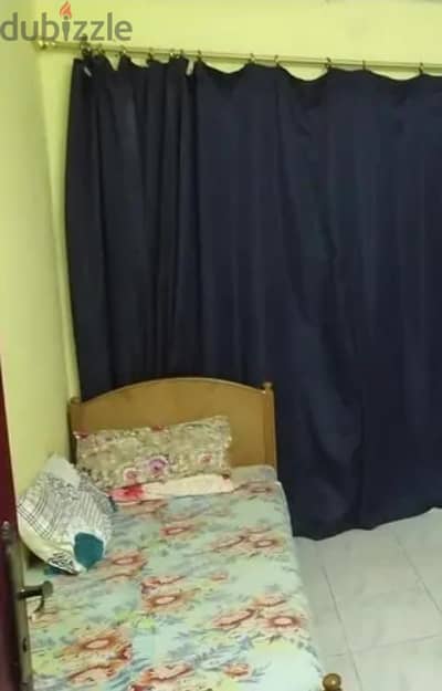 سرير ٩٠ سم بحالة جيدة