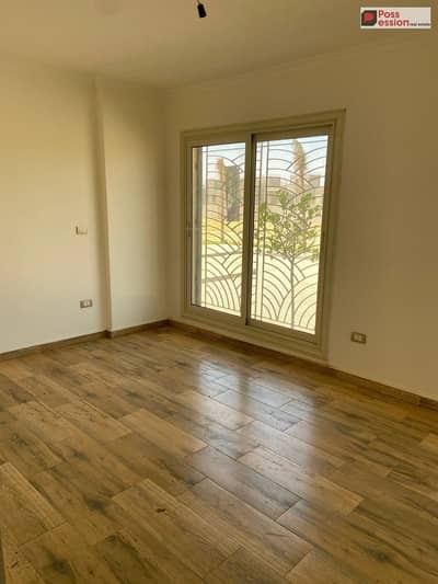 fully finished 3bedroom apartment 160m with garden for sale with early delivery, in a compound on Suez Road, opposite of Madinaty and sarai