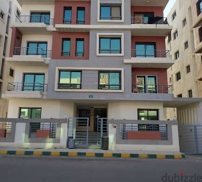 شقة مميزة للبيع كمبوند الزهور 6 أكتوبر – 4 غرف+ ريسبشن – موقع ممتاز