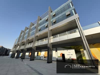 للايجار مكتب اداري 58م بسعر خيالي في ثري سيكستي Three Sixty التجمع الخامس - 8دقايق من الجامعة الأمريكية