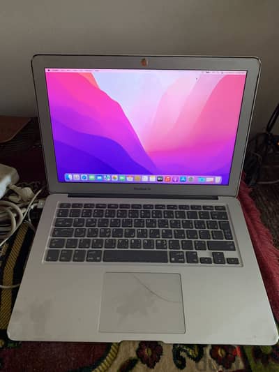 Apple MacBook Air 13” 2015  حالة ممتازة