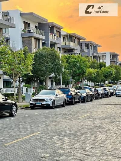 شقة استلام فوري متشطبة بالكامل بالمطبخ والتكييفات بأقل من سعر السوق ريسيل 3 غرف في Taj Sultan Taj City التجمع الخامس بالقرب من الجولدن سكوير للبيع