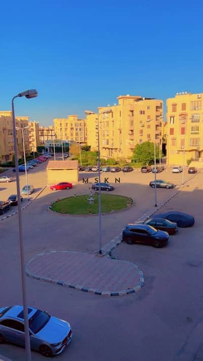 شقة للبيع في كمبوند البستان في المستثمرين الشمالية 90م صافي - القاهرة الجديدة