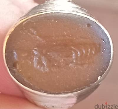 خاتم فضه قديم بفص حجر كريم عقيق محفور عليه شكل عقرب حفر يدوي