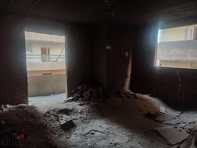 شقة لقطة للبيع مساحه 170م طوب احمر ناصيه علي شارع الجامعه بزهراء مدينة نصر عمارات الاهالي