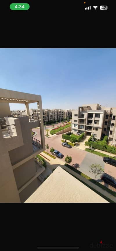 بنتهاوس فاخر جاهز للاستلام للبيع في فيفث سكوير – القاهرة الجديدة، بمساحة 211 م² + روف خاص 108 م²، 3 غرف نوم، 3 حمامات، تشطيب كامل بأعلى مستوى، فيو ممي