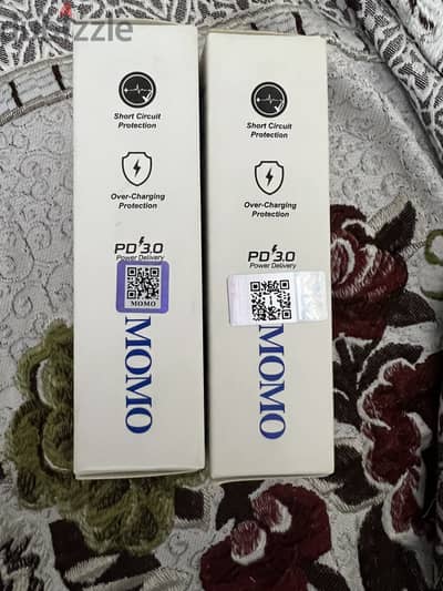 شاحن momo 20W