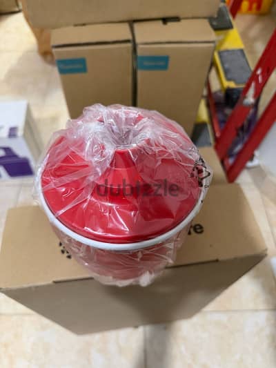Tupperware manual food processor / hand-powered chopper.