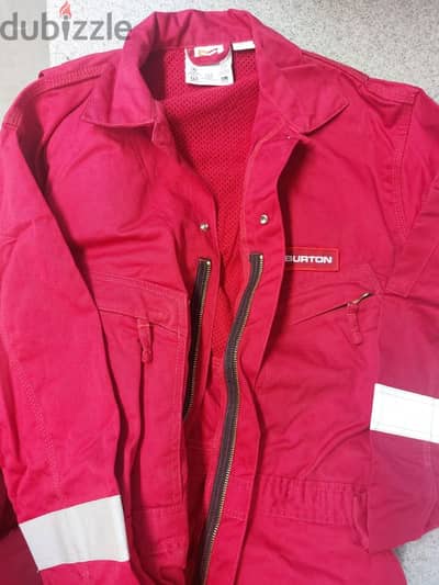 افرول coverall شركة هاليبرتون الأصلي، يوجد مقاس ٤٤ و ٤٢.