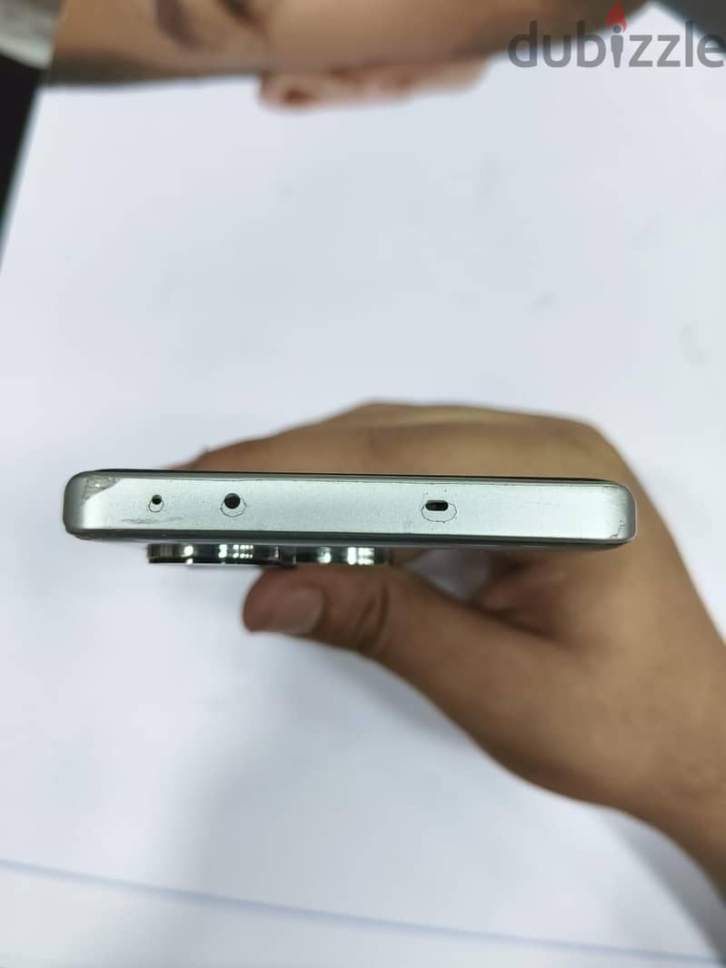 Realme GT 6 4