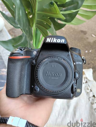 NIKON D750