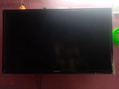 شاشة سامسونج 32 بوصة LED بالحامل والريموت الاصلى
