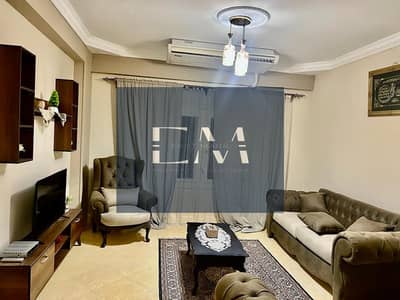 شقة للإيجار مفروشة بالكامل بالتكييفات، جاهزة للسكن