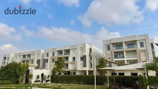 شقة لقطة متشطبة بالكامل بالتكيفات والمطبخ امام مدينتي مباشرة