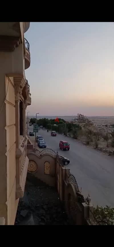 عيادة للبيع بموقع مميز بحدائق الأهرام
