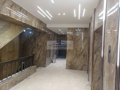 Administrative office for rent, 450 sqm, located at the beginning of the main Abbas El Akkad Street (Nasr City district).