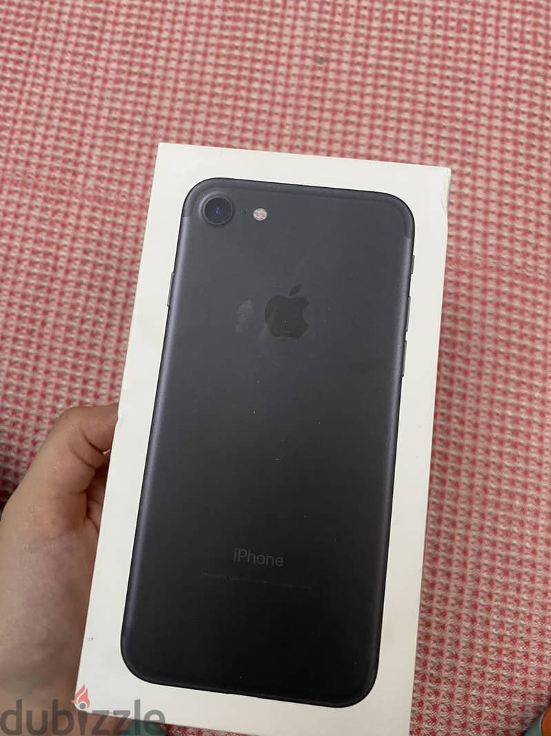Apple - iPhone 7 5