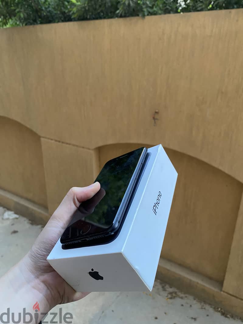 Apple - iPhone 7 9