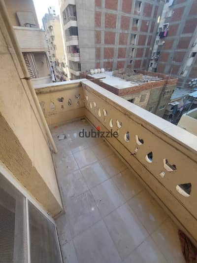 شقة للبيع ٣ غرف وصالة قطعة صغيرة الدور السابع جانبى من العيسوى خلف محمصة طا طا وسكندر ابراهيم