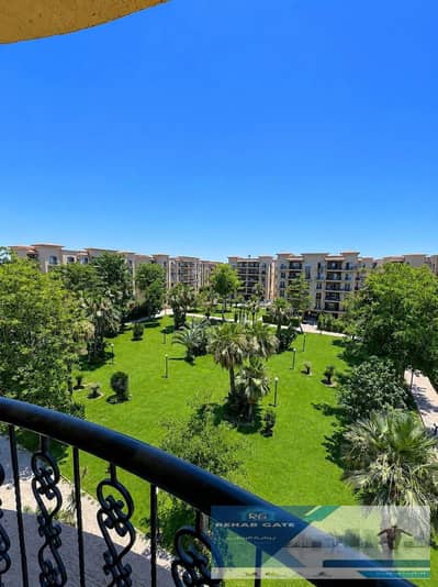For rent in Al Rehab: 211 sqm unit with custom finishes, overlooking the largest "White Garden. " Includes kitchen and air conditioning. An exceptional deal.