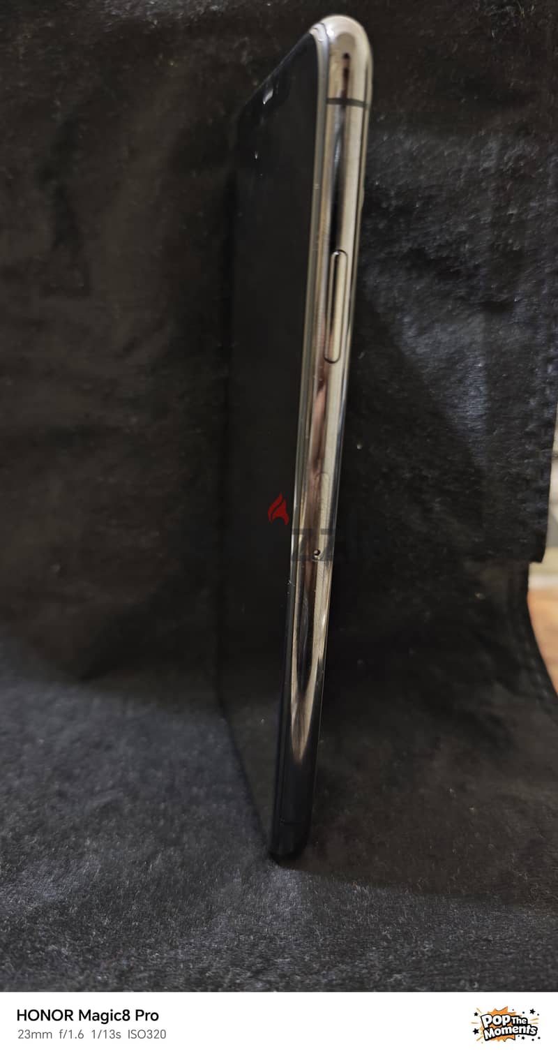 Apple - iPhone 11 Pro Max 9