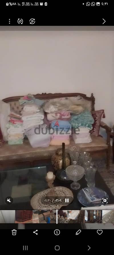 صالون خشبى كالجديدو دولاب فضية او نيش صغير