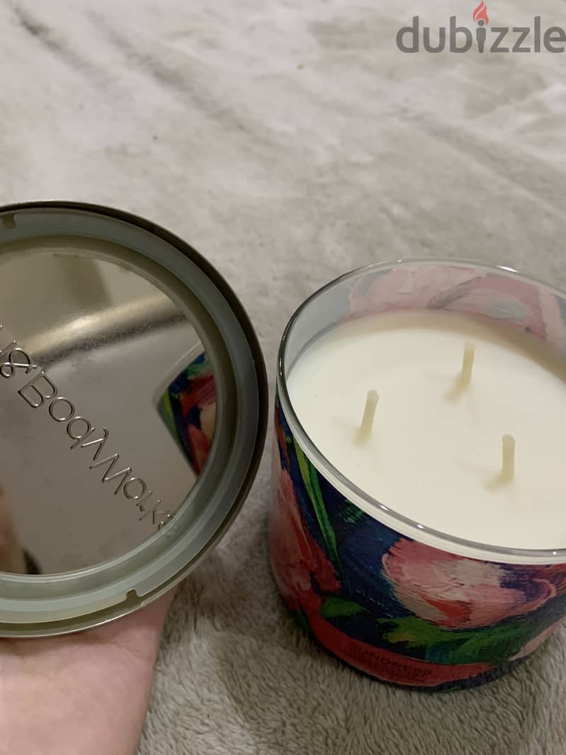 Bath & body works Candle 1