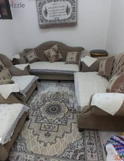 للبيع انتريه ٤ قطع ٢ كنبة كبيرة و ٢ فوتيه