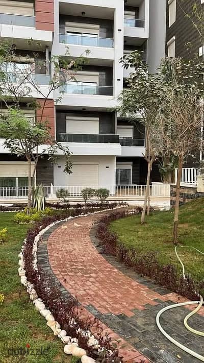For quick immediate sale, a finished apartment with air conditioners, 3rooms, with a 10% down payment and installments of up to 10 years