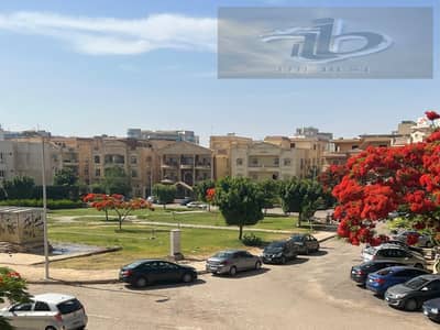 شقة للبيع – الحي الأول، التجمع الخامس  للراغبين في السكن الفاخر بموقع استثنائي.  الموقع:  * الحي الأول * أمام مستشفى الجوي * ثاني نمرة من شارع التسعين