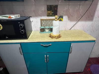 مطبخ مع رخامة