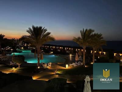 3-bedroom chalet for sale in Telal Ain Sokhna, available on a 10-year installment plan; ultra-super-lux finishing, including air conditioning and kitc