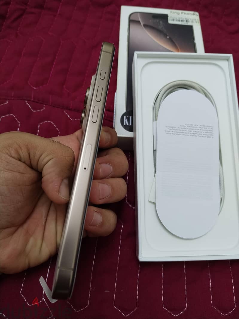 iPhone 16 Pro Max 4