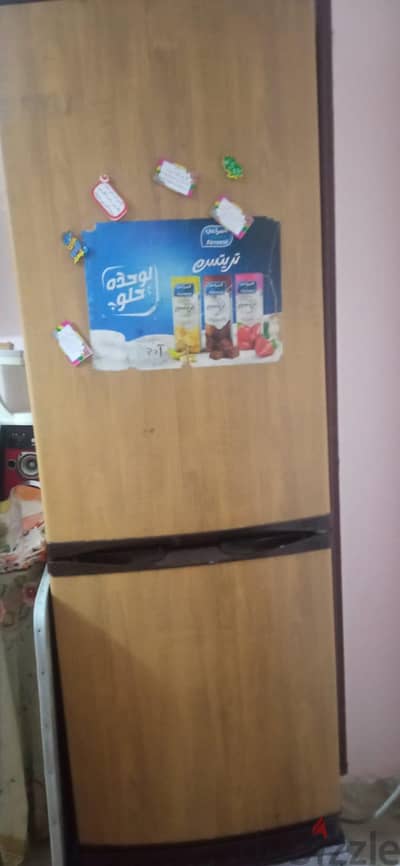 ثلاجه كبيره نصف ثلاجه تبريد ممتاز ونصف ديب فريزر بحاله ممتازه