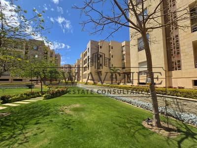 شقة متشطبة بالكامل مع مطبخ واستلام فوري فيو علي لاندسكيب في اكويا التجمع الخامس شركة اكويا   ل