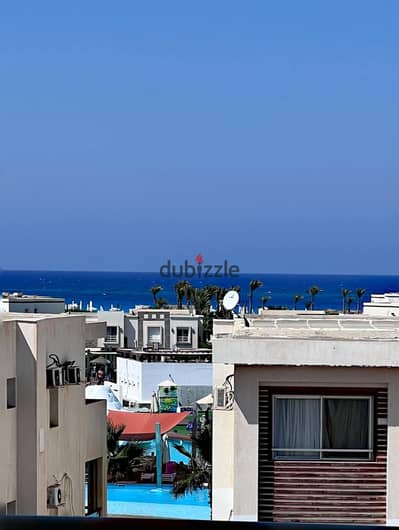 بنتهاوس للايجار في امواج الساحل الشمالي يرى البحر وبحيره كوستا penthouse for rent in Amwaj North coast
