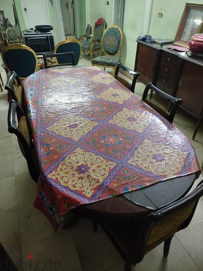 سفرة ٦ كراسي و اتنين نيش بسعر مغري