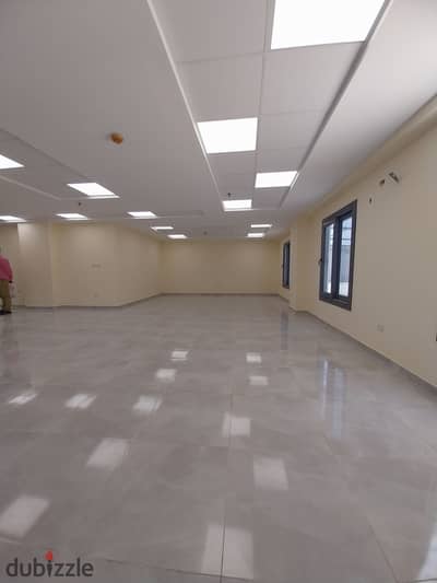 700 meter rooftop in a licensed administrative mall, prime location in Nasr City for rent, suitable for all purposes.