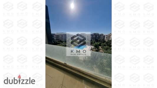For sale, a 228 sqm penthouse + 125 sqm roof, directly overlooking the view, 80% finishing in Galleria compound.
