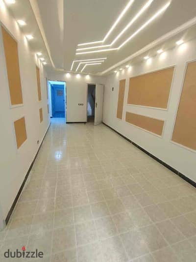 شقه في الاسكندريه العجمي شاطي النخيل تالت نمره من البحر وبجوار الخدمات