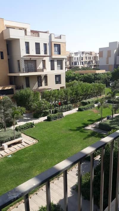 تريبليكس  للايجار في كمبوند ايستاون  سوديك بتشطيب الترا سوبر لوكس على شارع التسعين الجنوبي مباشرة فى  قلب التجمع الخامس