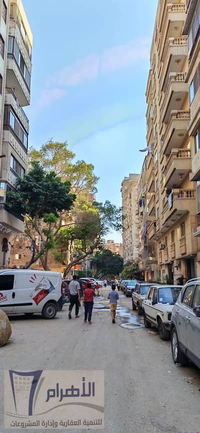 شقه بالقرب من ميدان لبنان بالمهندسين للبيع