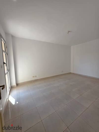For rent in Madinaty 124 meters in b6 fourth floor steps for services
